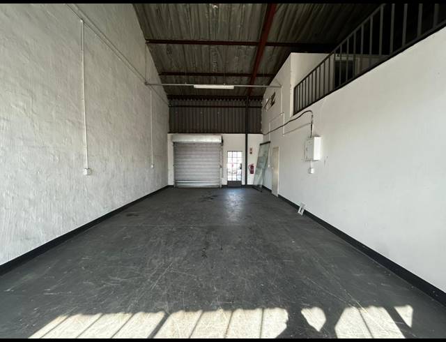127M² WAREHOUSE TO LET IN WYNBERG